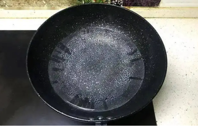 蚂蚁庄园2026年1月27日答案：为了保护不粘锅的涂层，使用后应如何操作