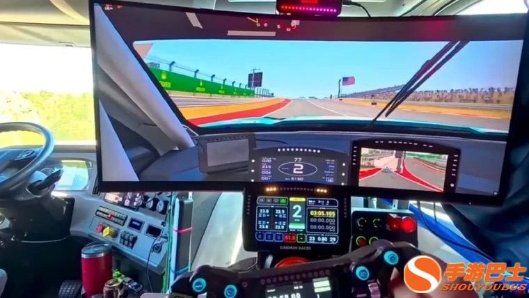 卡车司机在卡车中加装6000美元赛车模拟器以供堵车时消遣