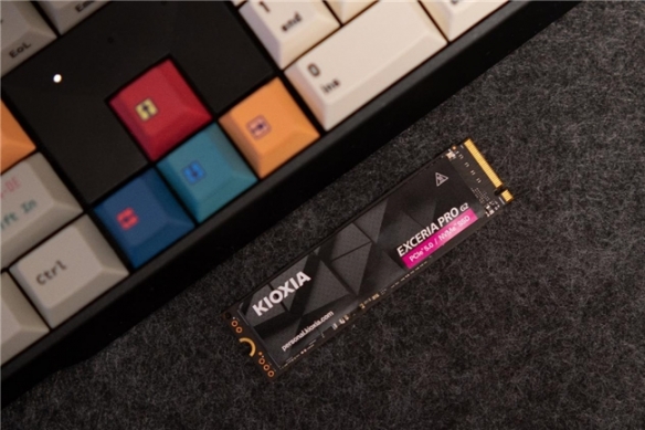 性能顶中顶，持久不掉速，铠侠VE10固态硬盘实测：太强了！