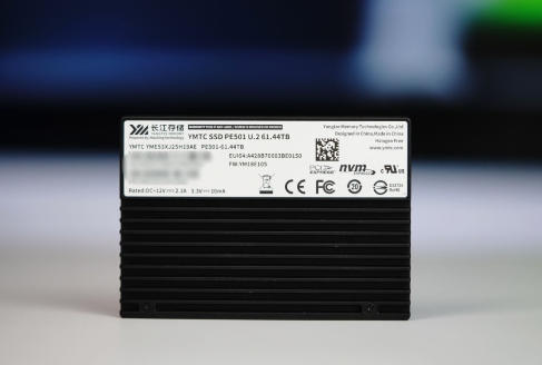长江存储PE501 61.44TB图赏 疾速14200MB/s！