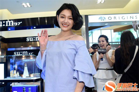 大汪夫妇出动豪华新车 力挺王力宏演唱会电影《火力全开3D》