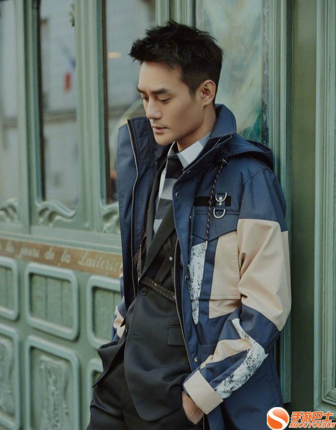 王凯时尚杂志封面大片 眼神深邃演绎早春时尚彰显型男风范