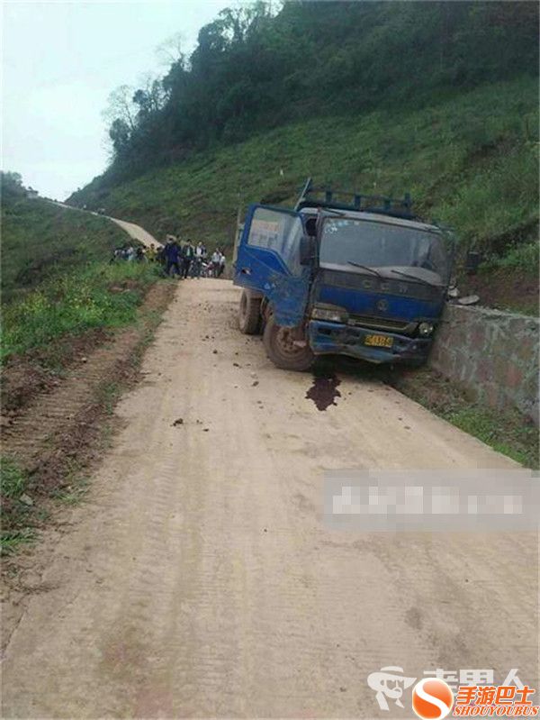 离奇车祸司机惨死 被所驾货车撞断成两截