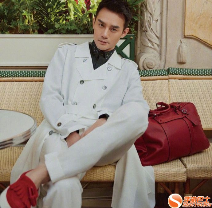 王凯时尚杂志封面大片 眼神深邃演绎早春时尚彰显型男风范