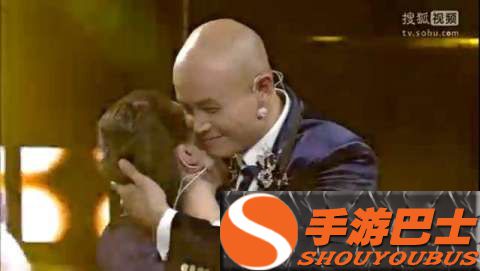 乐嘉多次亲女嘉宾的脸 谢娜尴尬躲开