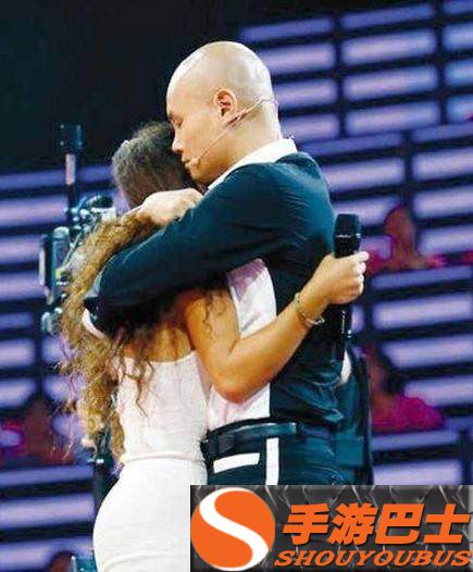 乐嘉多次亲女嘉宾的脸 谢娜尴尬躲开