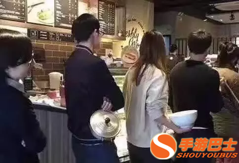 端着脸盆和水桶去星巴克喝免费咖啡? 真相在这里