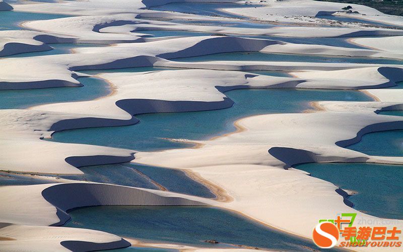 巴西神奇的沙地绿洲：一年四季景色不断变幻