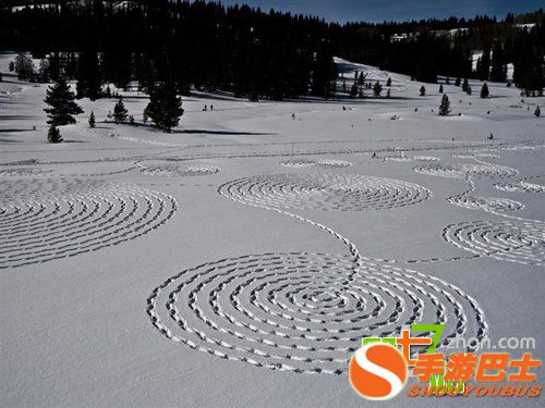 俄惊现“雪地圆环”现象 当地疑是外星人所为