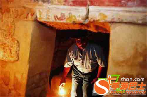 金字塔古墓惊现活人殉葬 尸骸全身覆盖宝石