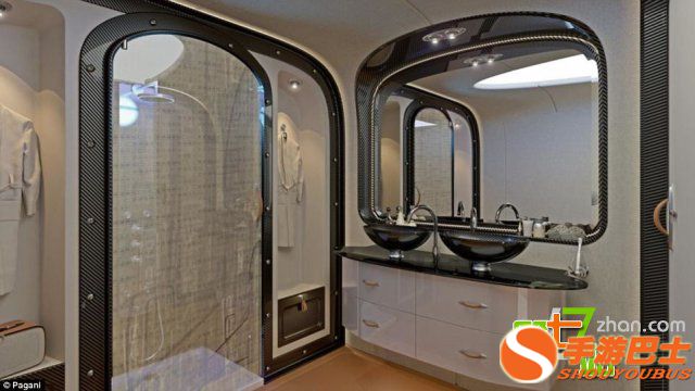 世界第一台全景天窗飞机 抬头就能仰望星空