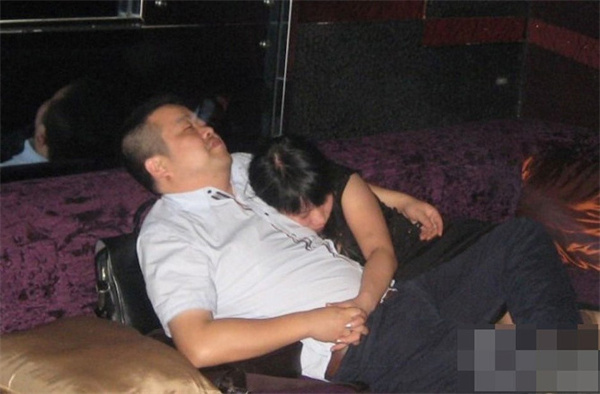 2名干部不雅视频流出被停职